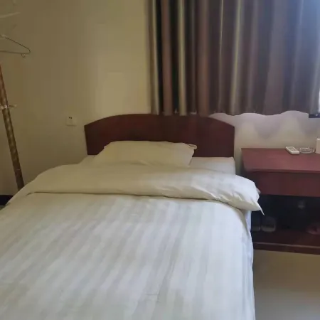 Tianyi Hotel (Zhongxing Street Shop)