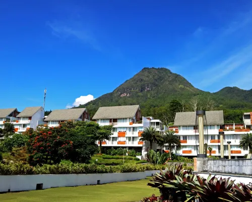 Amartahills Hotel and Resort Hotels near Batu Townsquare