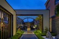 Floral Hotel · Jiashan Xitang Deyitang Hotel