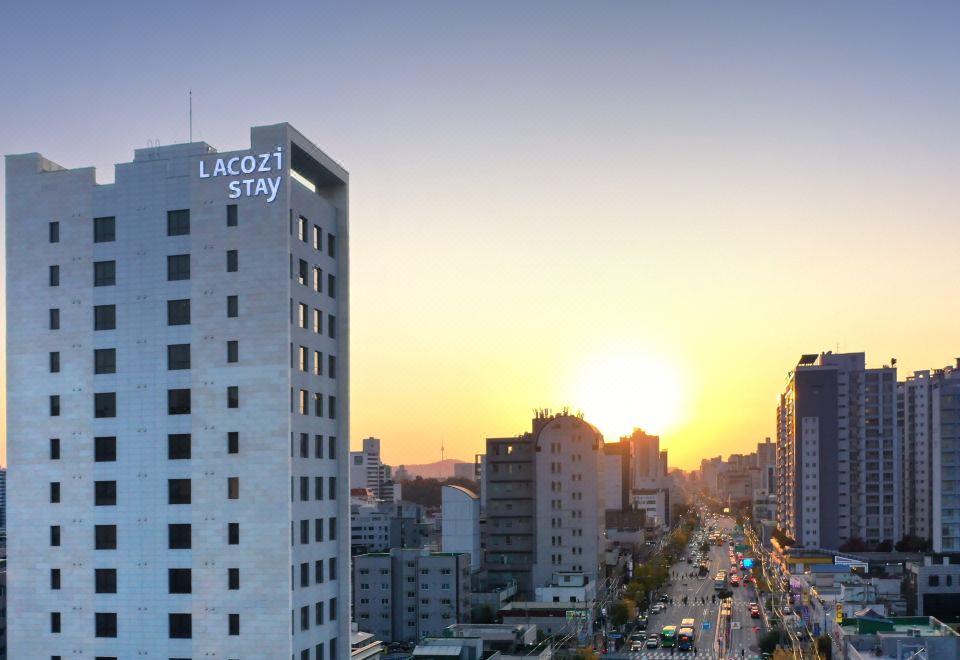 5. 라코지스테이서울..