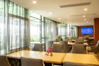 Lexuan Holiday Hotel (Yangjiang Jingyuan City Shopping Center)