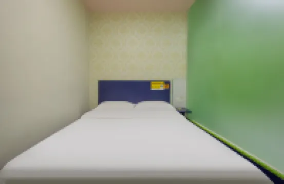 Huayi Hotel (Yantai Yuhuangding South Street)