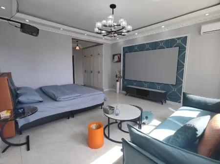 Meihekou 9520 day rental apartment Отели рядом с достопримечательностью «Meihekoushi Zhangbai Mountain Botanical Garden»