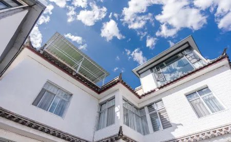 Serenity Homestay (Erhai Branch, Dali Ancient Town)