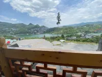 Linjiang Waterfall Viewing Inn