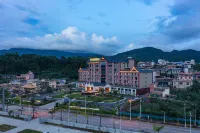Linyi Brook Garden Hotel (Wuyuan Toni Black Square) Hotels in Cangyuan