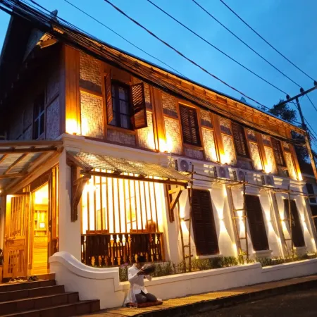 Luang Phasouk Hotel Отели рядом с достопримечательностью «Ват Сенсоухарам»