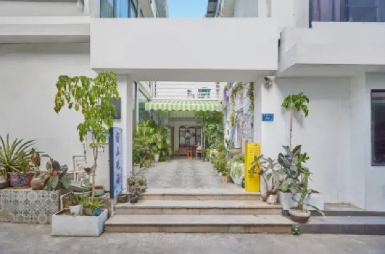 Xiamen Moutain and Sea View Homestay(Huandao Road Zengcuo"an Branch)) Hotels near Music Square