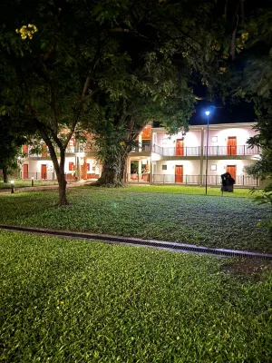 Waters Edge By Serendib Hotel di 