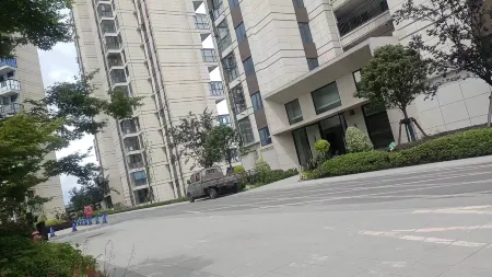 Zhenxiong Ruisheng Homestay (Ruisheng Huafu) Отели в г. Чженьсюн