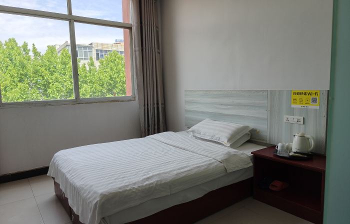Xinye Qicaihong Express Hotel