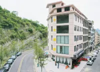Jinzhi Hotel (Huangguoshu Scenic Area)