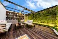 悅泊·歡舍設計師藝術飯店（大理高鐵站泰業國際廣場店） 西南科技大學附近的飯店