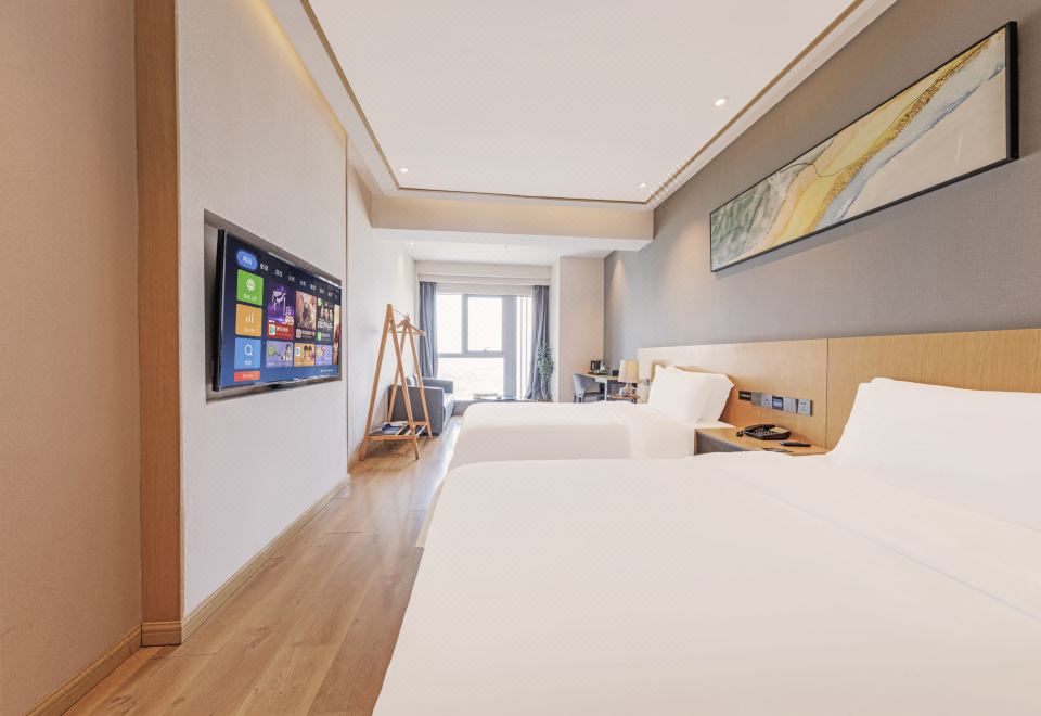 위에 칭쥐 호텔의 넓고 깨끗한 객실 모습