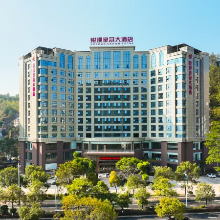 Longyan Yueman Crown Hotel (Yongding District)