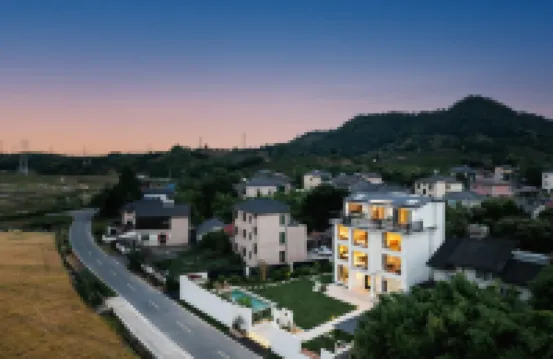 Anji Whispering Peaks French Auberge Hotel berhampiran Anji Passenger Transport Center