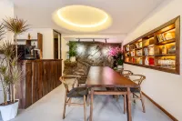 Yuefeng Light Luxury Hotel (Xijiang Qianhu Miao Village Scenic Area Liuhao Fengyuqiao)