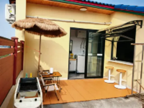 Qiyue Xiaozhu Homestay (Dongting Flower Sea Branch)