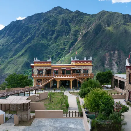 Alpenglow Resort Manor, Danba