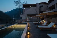 Shanchuan Suji Hot Spring Resort Hotel (Hailuogou Glacier Forest) - Pools