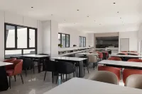 Berna Hotel (Zhaosu People's Government Tianma Lake Park Branch) - parcheggio
