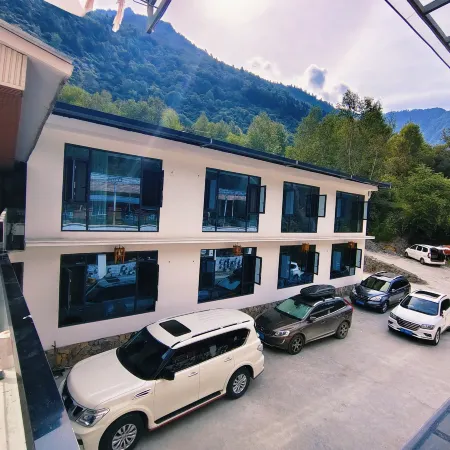 Jingxiu Lakeside Home Hotel