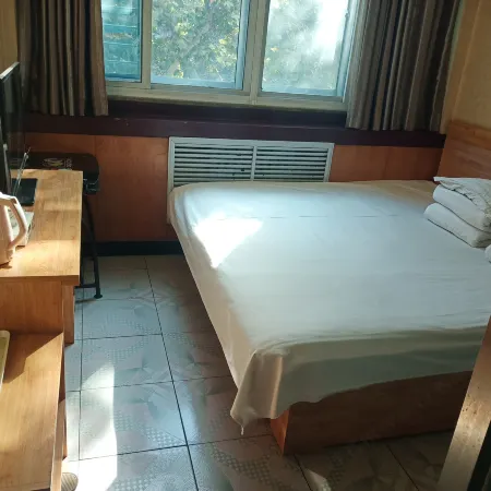 Lingshou Huaxia Hotel