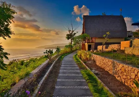 Song Cang Bungalow Отели рядом с достопримечательностью «Giri Putri Cave»