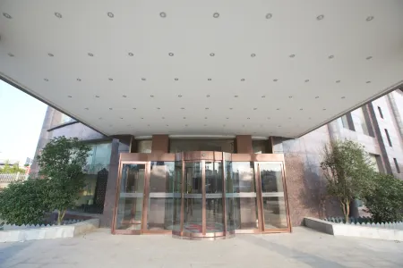 Jincheng Hotel (Xinyang North Overpass) Отели рядом с достопримечательностью «Xinyang Normal University»