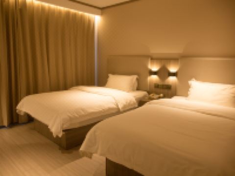 汉庭酒店(保定三丰路农大店) - 零压双床房