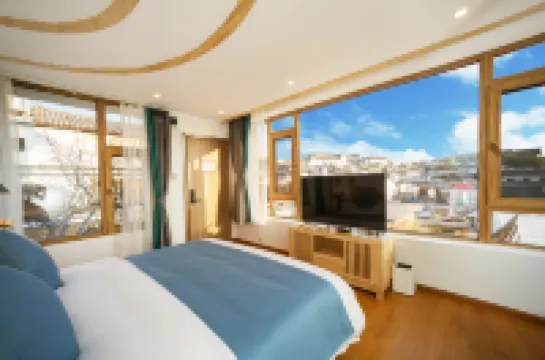 Shitouji.Guanshan Xiaoju B&B (the Old Town of Lijiang Dashuiche Store)