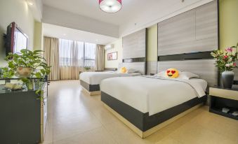 Boutique Holiday Hotel (Beihai RT-Mart High-speed Railway Station)
