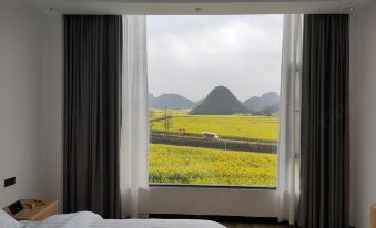 Luoping Chunri Xiaoyuan Homestay (Jinji Peak Cong Branch)