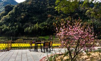 Zhangjiajie mountain clause home stay facility