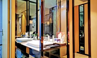 Golden Hotel