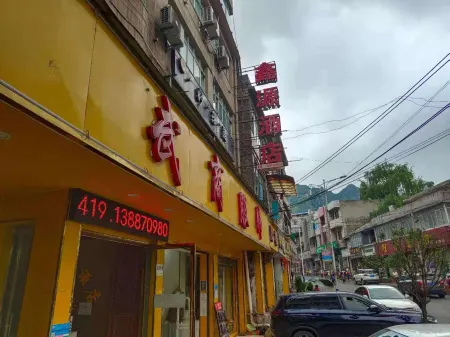 Zhenxiong Xinyuan Hotel Отели в г. Чженьсюн