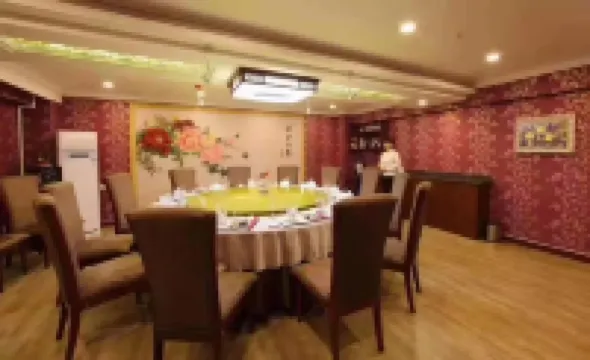 Longkou Zhonglai Business Hotel