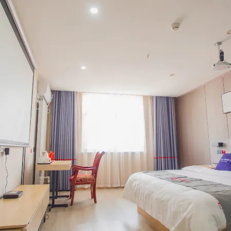 Junyi Hotel (Mengzhou Bus Station)