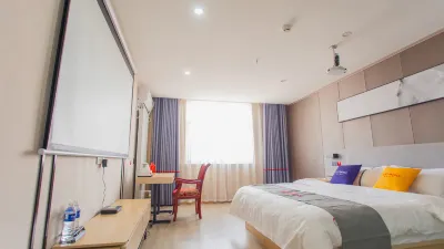 Junyi Hotel (Mengzhou Bus Station)