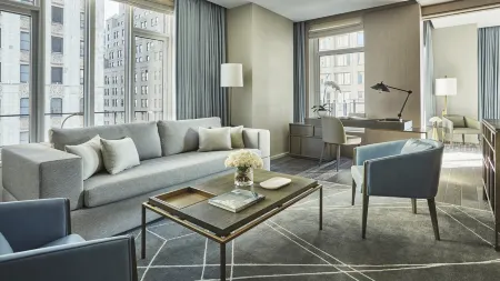 Four Seasons Hotel New York Downtown Отели рядом с достопримечательностью «Institute for the Study of the Ancient World at NYU»