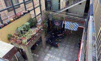 Lhasa 1st Road Jixiang Locomotive Theme Homestay