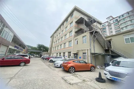 Grace Inn (four seasons garden store of Jinan heroic mountain police officer hospital) Отели рядом с достопримечательностью «Академия технологий Национальной сети»