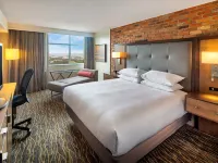 Doubletree by Hilton Toronto Airport โรงแรมในโตรอนโต