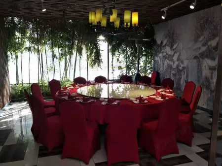 Tianyuan Jibushi Hot Spring Hotel Отели рядом с достопримечательностью «Kuixing Building»