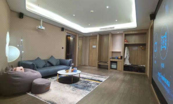 Shenzhen DingjunshanYouxi Movie Hotel(Bao'an International Airport Baotian 1st Road Subway Station)