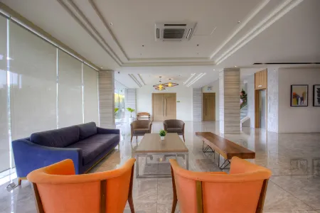 Capital O 827 Speciale Hotel Отели рядом с достопримечательностью «Маунт-Си Онелофт»