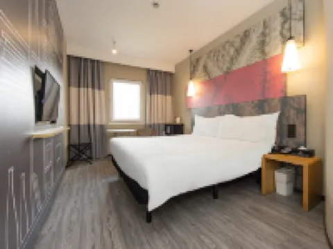 Ibis Hotel (Shanghai New International Expo Center FangDian Road Subway Station) Hotels in Shanghai