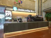 Liangyou Fulin Hotel (Jinan Quancheng Square Daming Lake Branch) Отели рядом с достопримечательностью «Источник Heihu»
