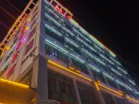 뤄챵 후양 비즈니스 호텔 루오 옌 현 보행자 거리 (승리 도로) 주변 호텔