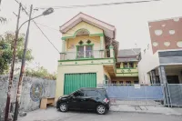 RedDoorz Syariah Near Stadion Maulana Yusuf Hotel a Sumurpecung